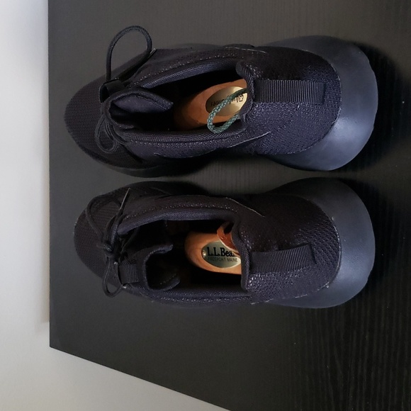 Nike Roshe men's sz.9 Pre-owned.   Black knit.  Hole left foot last picture - Picture 2 of 11